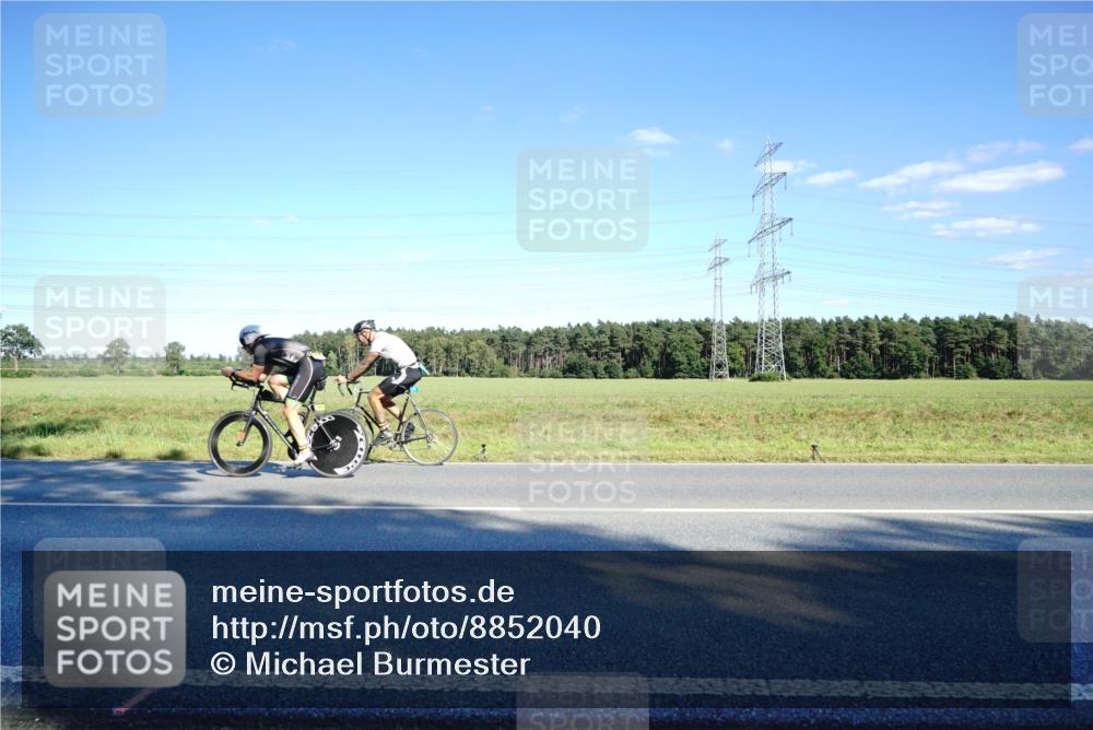 07.09.2025 - 19. Norderstedt Triathlon Michael Burmester http://msf.ph/oto/8852040 07.09.2025 15:48:29 Radfahren 1085 meine-sportfotos.de