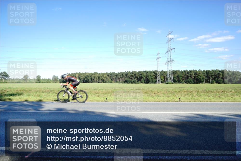 07.09.2025 - 19. Norderstedt Triathlon Michael Burmester http://msf.ph/oto/8852054 07.09.2025 15:48:42 Radfahren 1412 meine-sportfotos.de