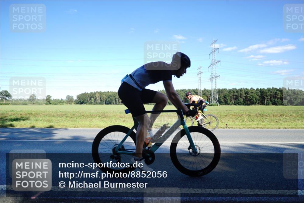 07.09.2025 - 19. Norderstedt Triathlon Michael Burmester http://msf.ph/oto/8852056 07.09.2025 15:48:43 Radfahren 1412 meine-sportfotos.de