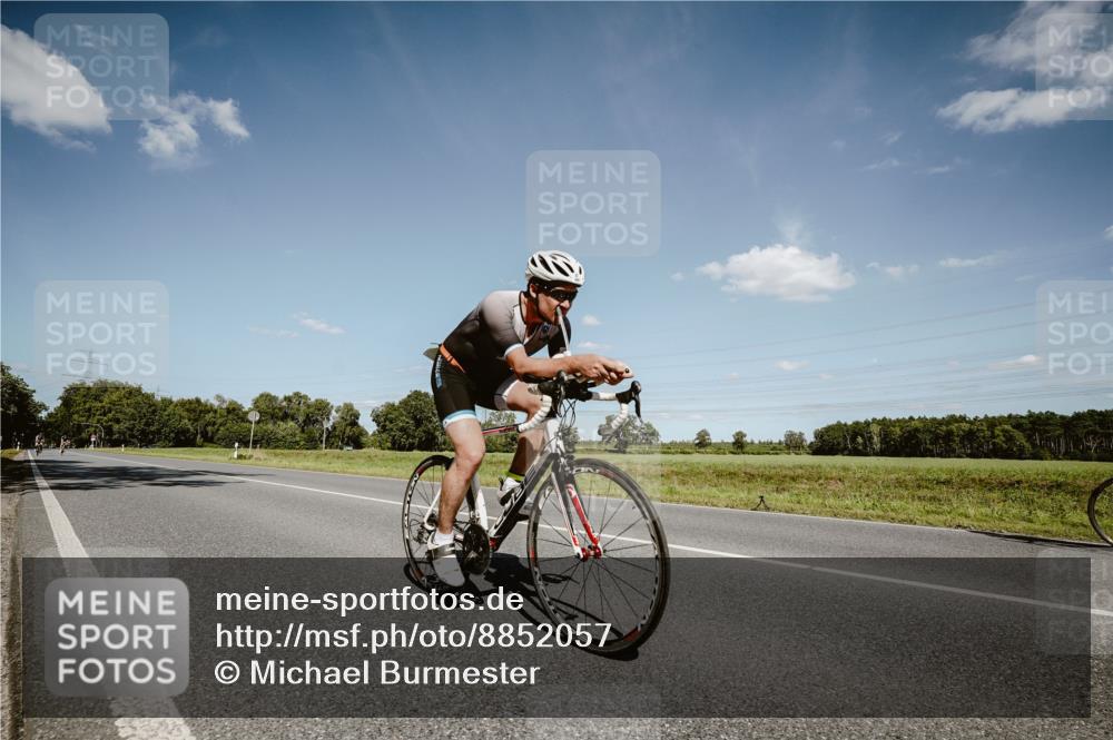 07.09.2025 - 19. Norderstedt Triathlon Michael Burmester http://msf.ph/oto/8852057 07.09.2025 14:31:30 Radfahren 991 meine-sportfotos.de