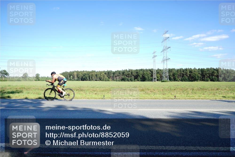 07.09.2025 - 19. Norderstedt Triathlon Michael Burmester http://msf.ph/oto/8852059 07.09.2025 15:48:43 Radfahren 1412 meine-sportfotos.de