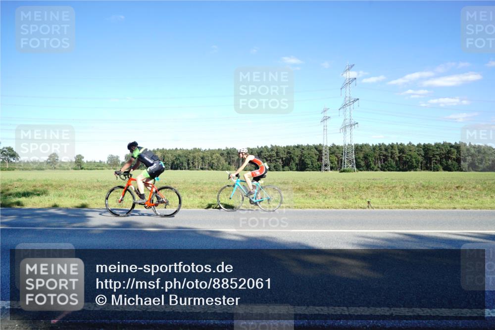 07.09.2025 - 19. Norderstedt Triathlon Michael Burmester http://msf.ph/oto/8852061 07.09.2025 15:48:44 Radfahren 1412 meine-sportfotos.de