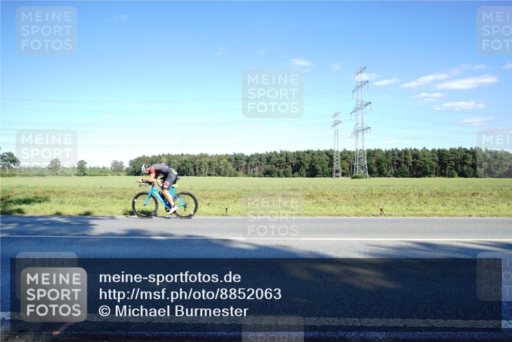 07.09.2025 - 19. Norderstedt Triathlon Michael Burmester http://msf.ph/oto/8852063 07.09.2025 15:48:47 Radfahren 516, 1405, 1412 meine-sportfotos.de