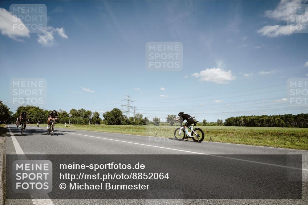 07.09.2025 - 19. Norderstedt Triathlon Michael Burmester http://msf.ph/oto/8852064 07.09.2025 14:31:35 Radfahren 967, 986, 995 meine-sportfotos.de