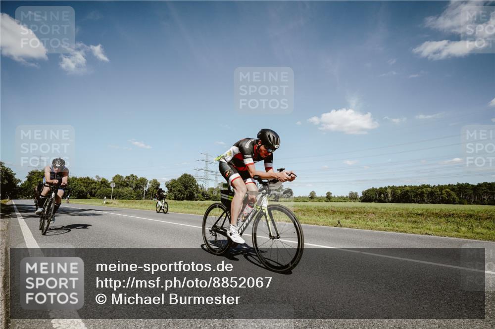 07.09.2025 - 19. Norderstedt Triathlon Michael Burmester http://msf.ph/oto/8852067 07.09.2025 14:31:36 Radfahren 967, 986, 995 meine-sportfotos.de
