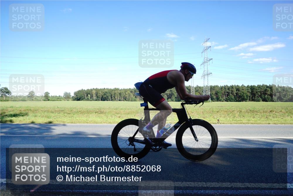 07.09.2025 - 19. Norderstedt Triathlon Michael Burmester http://msf.ph/oto/8852068 07.09.2025 15:48:49 Radfahren 384, 516, 522, 1405 meine-sportfotos.de