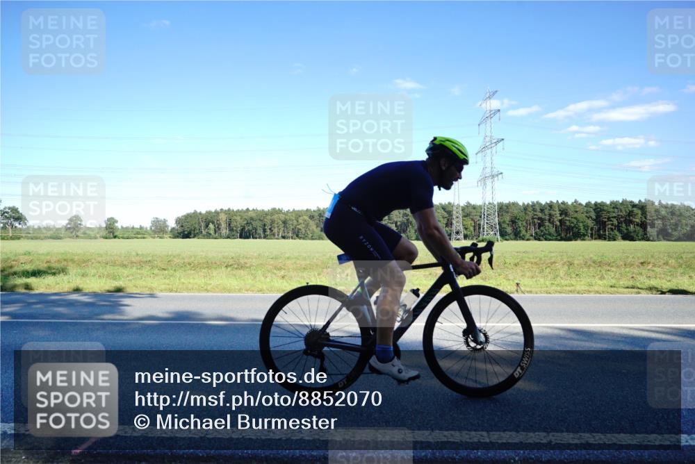 07.09.2025 - 19. Norderstedt Triathlon Michael Burmester http://msf.ph/oto/8852070 07.09.2025 15:48:50 Radfahren 384, 387, 516, 522, 1405 meine-sportfotos.de