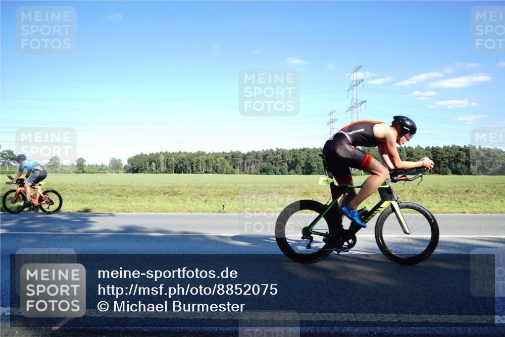 07.09.2025 - 19. Norderstedt Triathlon Michael Burmester http://msf.ph/oto/8852075 07.09.2025 15:48:52 Radfahren 384, 387, 516, 522, 1405 meine-sportfotos.de