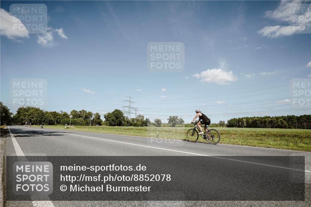 07.09.2025 - 19. Norderstedt Triathlon Michael Burmester http://msf.ph/oto/8852078 07.09.2025 14:31:39 Radfahren 967, 995 meine-sportfotos.de