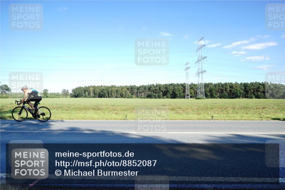 07.09.2025 - 19. Norderstedt Triathlon Michael Burmester http://msf.ph/oto/8852087 07.09.2025 15:48:56 Radfahren 387, 405, 1593 meine-sportfotos.de
