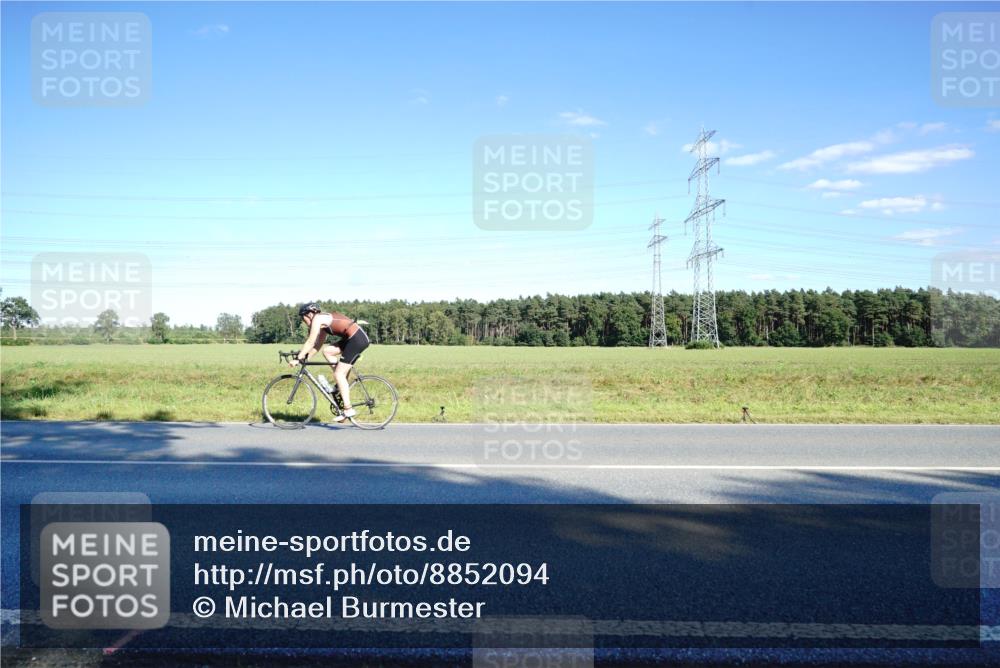 07.09.2025 - 19. Norderstedt Triathlon Michael Burmester http://msf.ph/oto/8852094 07.09.2025 15:49:01 Radfahren 402, 504, 1070 meine-sportfotos.de