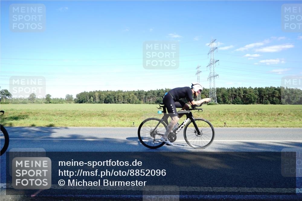 07.09.2025 - 19. Norderstedt Triathlon Michael Burmester http://msf.ph/oto/8852096 07.09.2025 15:49:03 Radfahren 402, 504, 1070 meine-sportfotos.de