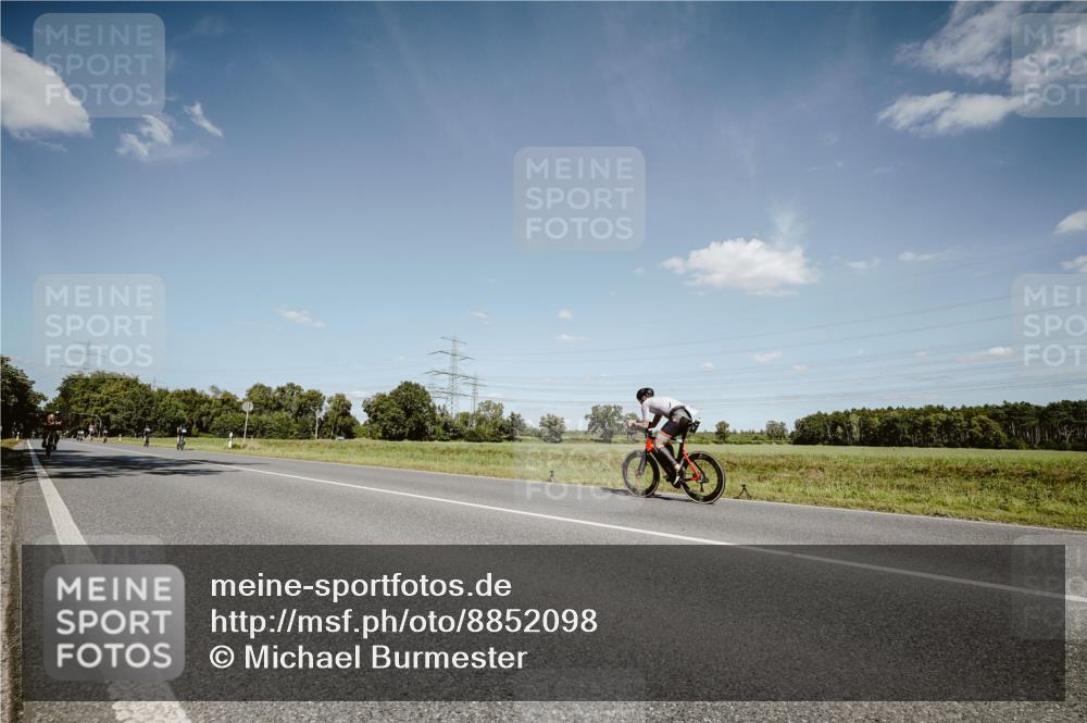 07.09.2025 - 19. Norderstedt Triathlon Michael Burmester http://msf.ph/oto/8852098 07.09.2025 14:31:52 Radfahren 1005 meine-sportfotos.de