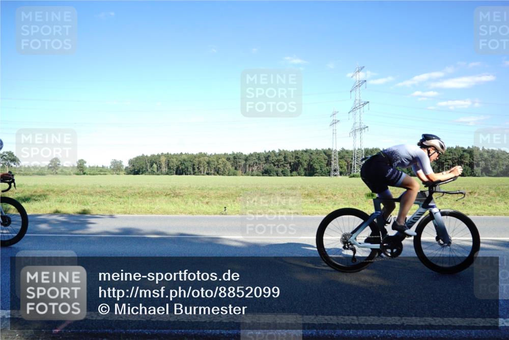 07.09.2025 - 19. Norderstedt Triathlon Michael Burmester http://msf.ph/oto/8852099 07.09.2025 15:49:03 Radfahren 402, 504, 1070 meine-sportfotos.de