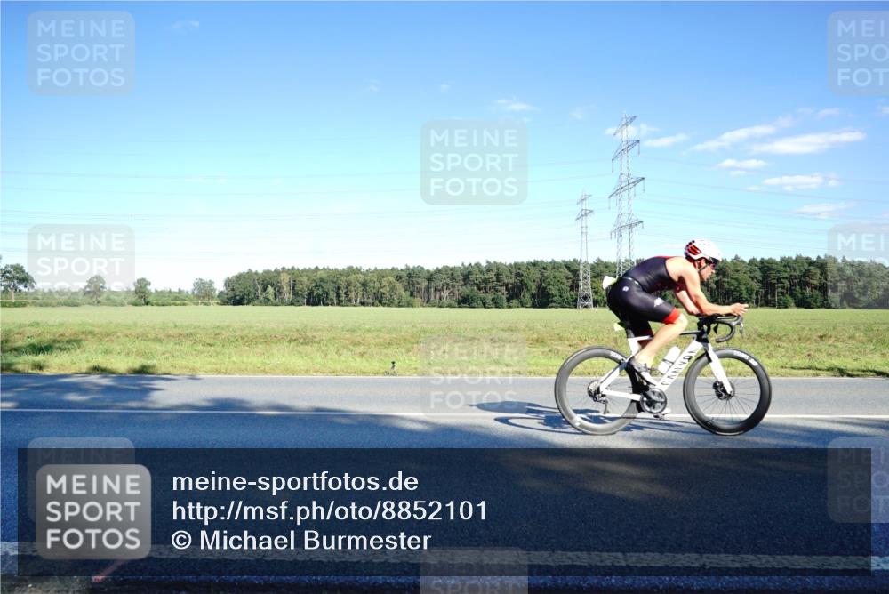 07.09.2025 - 19. Norderstedt Triathlon Michael Burmester http://msf.ph/oto/8852101 07.09.2025 15:49:04 Radfahren 402, 504, 1070 meine-sportfotos.de