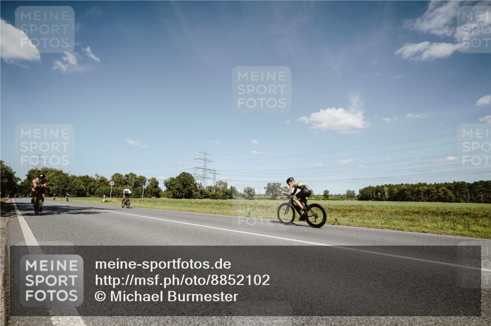 07.09.2025 - 19. Norderstedt Triathlon Michael Burmester http://msf.ph/oto/8852102 07.09.2025 14:31:54 Radfahren 1005 meine-sportfotos.de