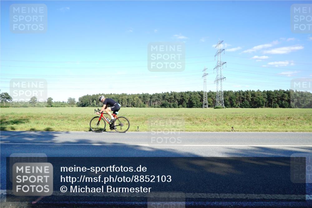 07.09.2025 - 19. Norderstedt Triathlon Michael Burmester http://msf.ph/oto/8852103 07.09.2025 15:49:05 Radfahren 402, 504, 1070, 1476 meine-sportfotos.de
