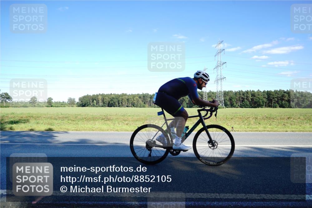 07.09.2025 - 19. Norderstedt Triathlon Michael Burmester http://msf.ph/oto/8852105 07.09.2025 15:49:08 Radfahren 1476 meine-sportfotos.de