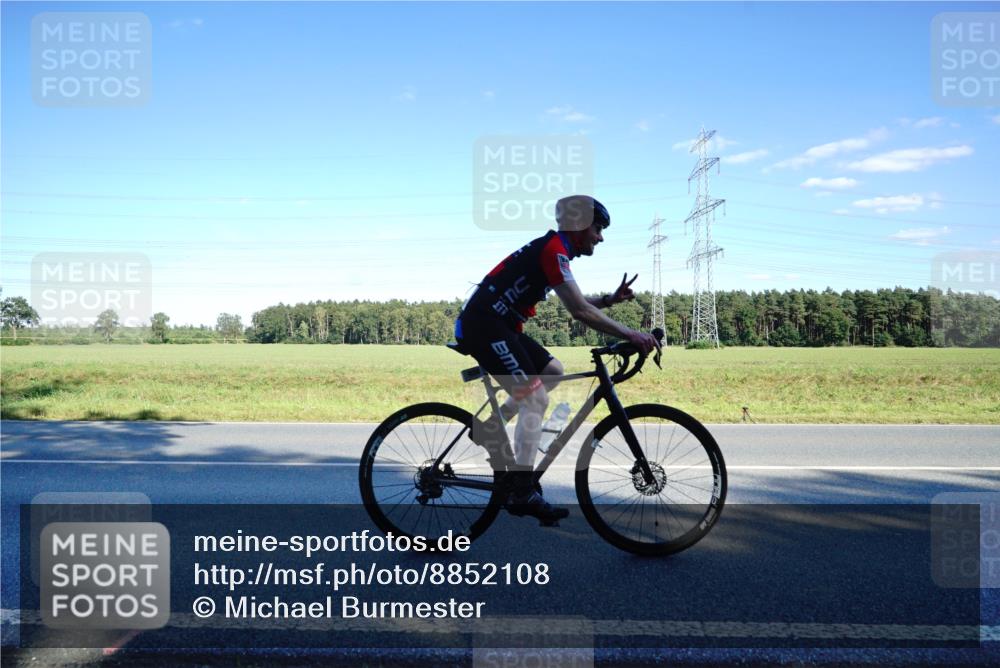 07.09.2025 - 19. Norderstedt Triathlon Michael Burmester http://msf.ph/oto/8852108 07.09.2025 15:49:19 Radfahren 934 meine-sportfotos.de