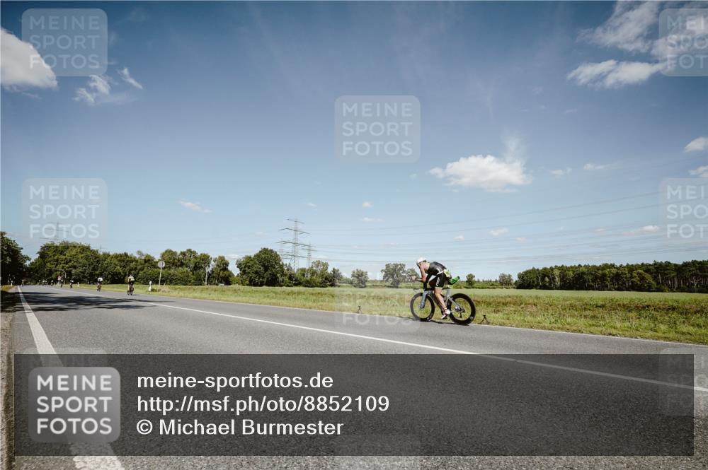 07.09.2025 - 19. Norderstedt Triathlon Michael Burmester http://msf.ph/oto/8852109 07.09.2025 14:31:56 Radfahren 1005 meine-sportfotos.de