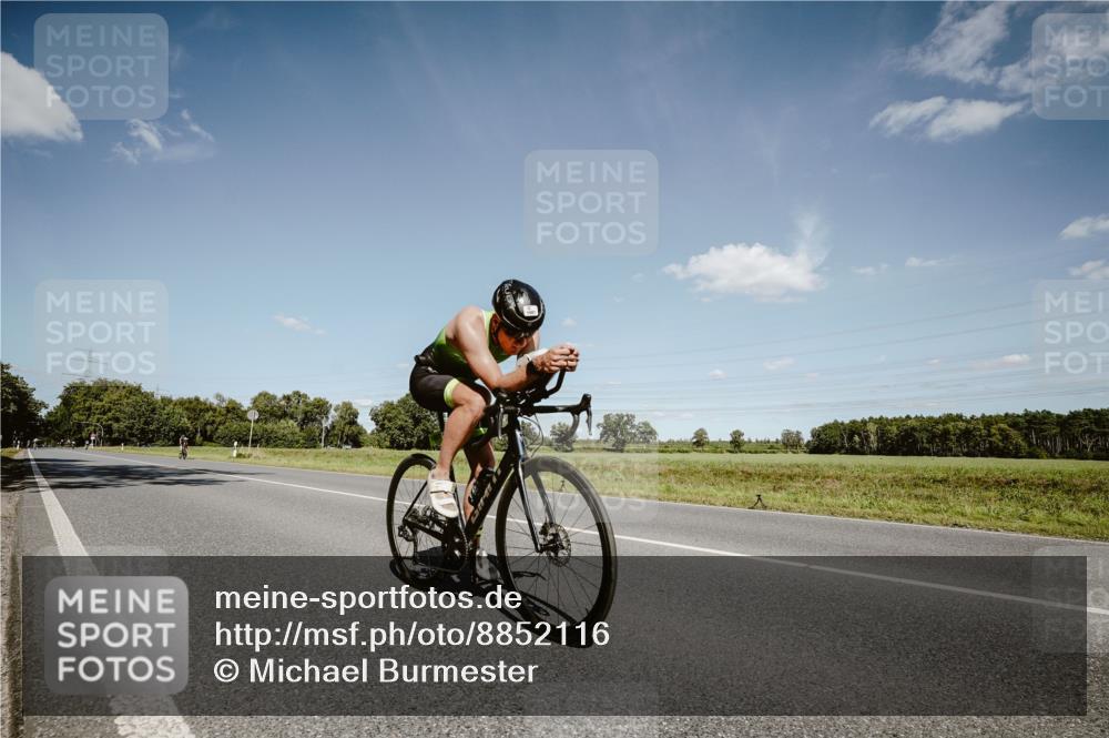 07.09.2025 - 19. Norderstedt Triathlon Michael Burmester http://msf.ph/oto/8852116 07.09.2025 14:32:06 Radfahren 1007 meine-sportfotos.de