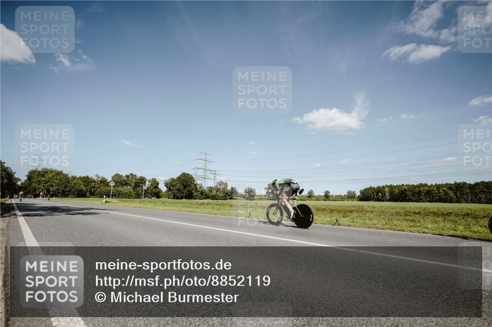 07.09.2025 - 19. Norderstedt Triathlon Michael Burmester http://msf.ph/oto/8852119 07.09.2025 14:32:10 Radfahren 1501 meine-sportfotos.de