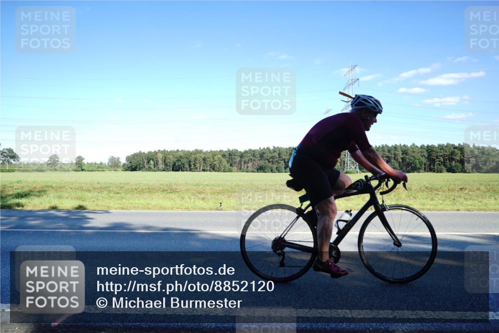 07.09.2025 - 19. Norderstedt Triathlon Michael Burmester http://msf.ph/oto/8852120 07.09.2025 15:49:33 Radfahren 517, 1054, 1515 meine-sportfotos.de