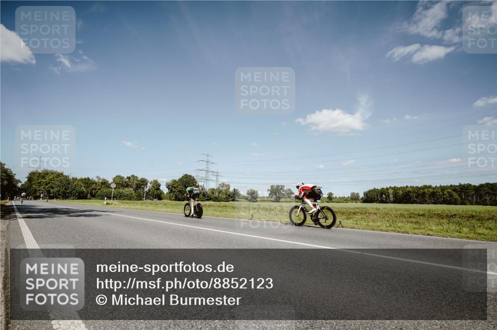 07.09.2025 - 19. Norderstedt Triathlon Michael Burmester http://msf.ph/oto/8852123 07.09.2025 14:32:11 Radfahren 1501 meine-sportfotos.de