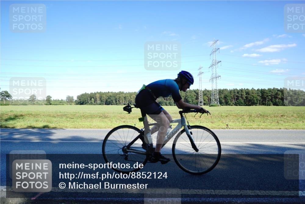 07.09.2025 - 19. Norderstedt Triathlon Michael Burmester http://msf.ph/oto/8852124 07.09.2025 15:49:37 Radfahren 1105, 1515 meine-sportfotos.de