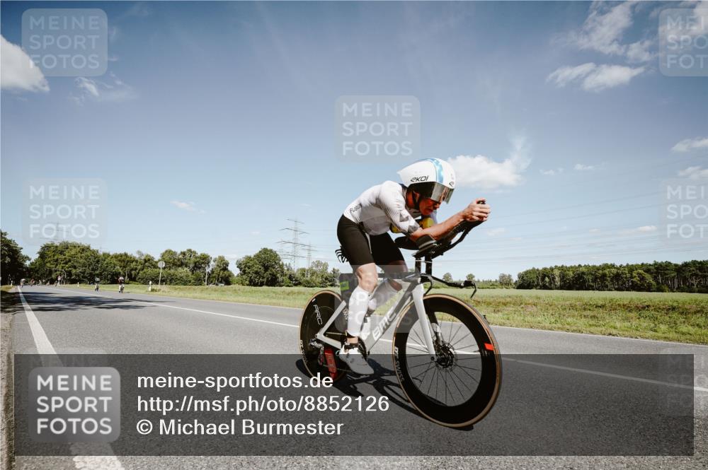 07.09.2025 - 19. Norderstedt Triathlon Michael Burmester http://msf.ph/oto/8852126 07.09.2025 14:32:14 Radfahren 1501 meine-sportfotos.de