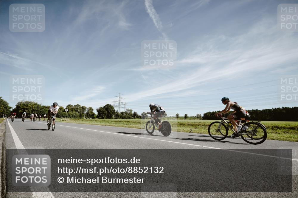 07.09.2025 - 19. Norderstedt Triathlon Michael Burmester http://msf.ph/oto/8852132 07.09.2025 11:31:03 Radfahren 284, 787, 1190, 1208, 1363 meine-sportfotos.de