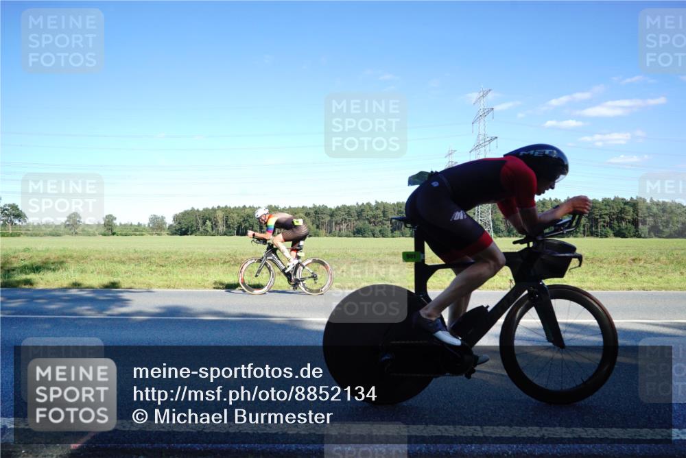 07.09.2025 - 19. Norderstedt Triathlon Michael Burmester http://msf.ph/oto/8852134 07.09.2025 15:49:42 Radfahren 501, 508, 1047 meine-sportfotos.de