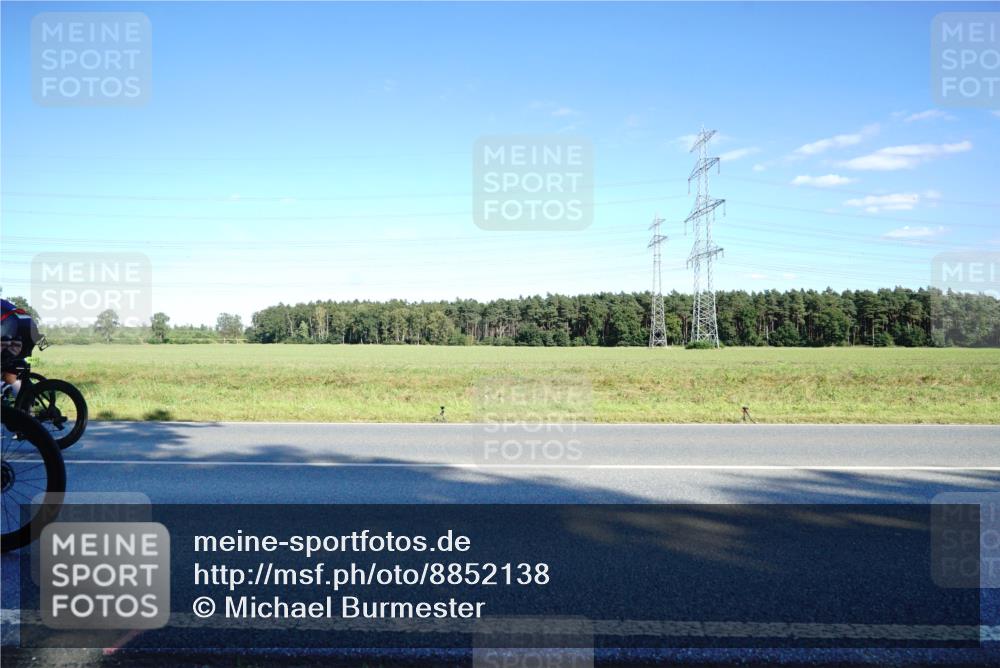 07.09.2025 - 19. Norderstedt Triathlon Michael Burmester http://msf.ph/oto/8852138 07.09.2025 15:49:44 Radfahren 501, 508, 1047 meine-sportfotos.de