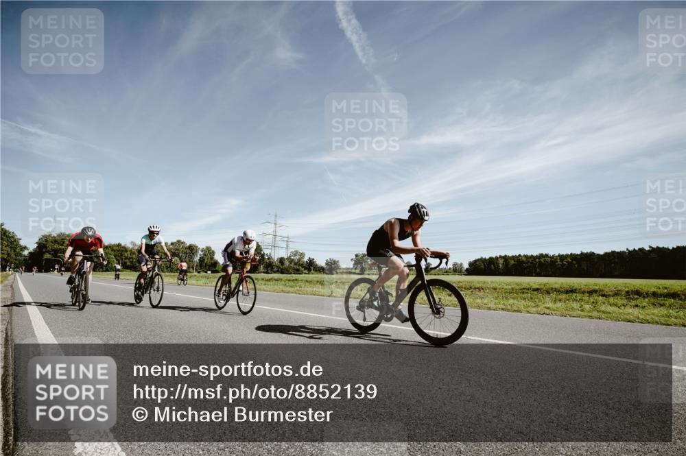 07.09.2025 - 19. Norderstedt Triathlon Michael Burmester http://msf.ph/oto/8852139 07.09.2025 11:31:06 Radfahren 284, 862, 1190, 1208, 1363 meine-sportfotos.de