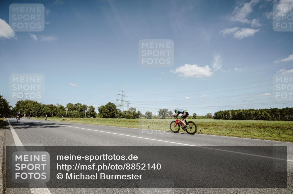 07.09.2025 - 19. Norderstedt Triathlon Michael Burmester http://msf.ph/oto/8852140 07.09.2025 14:32:29 Radfahren 980 meine-sportfotos.de