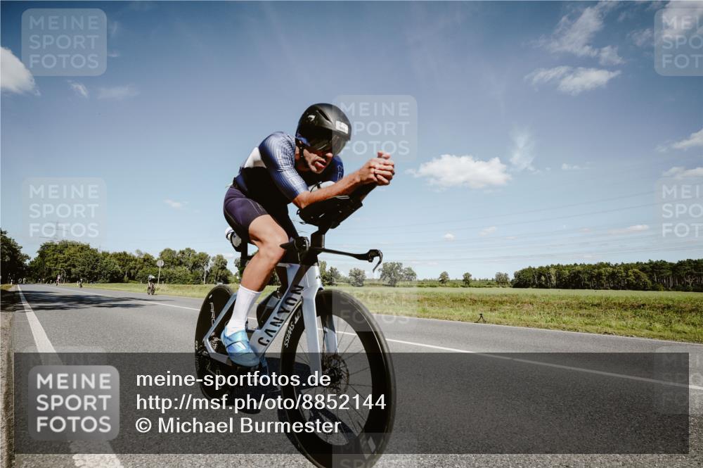 07.09.2025 - 19. Norderstedt Triathlon Michael Burmester http://msf.ph/oto/8852144 07.09.2025 14:32:31 Radfahren 980 meine-sportfotos.de
