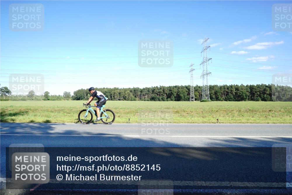 07.09.2025 - 19. Norderstedt Triathlon Michael Burmester http://msf.ph/oto/8852145 07.09.2025 15:49:48 Radfahren 882, 1047 meine-sportfotos.de