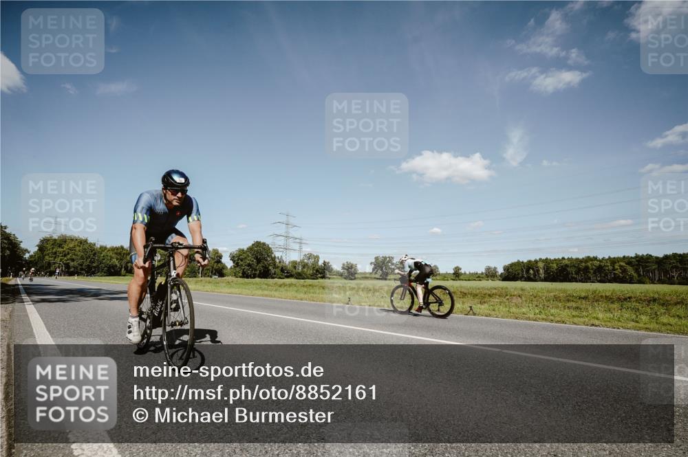 07.09.2025 - 19. Norderstedt Triathlon Michael Burmester http://msf.ph/oto/8852161 07.09.2025 14:32:46 Radfahren 382, 999, 1003 meine-sportfotos.de