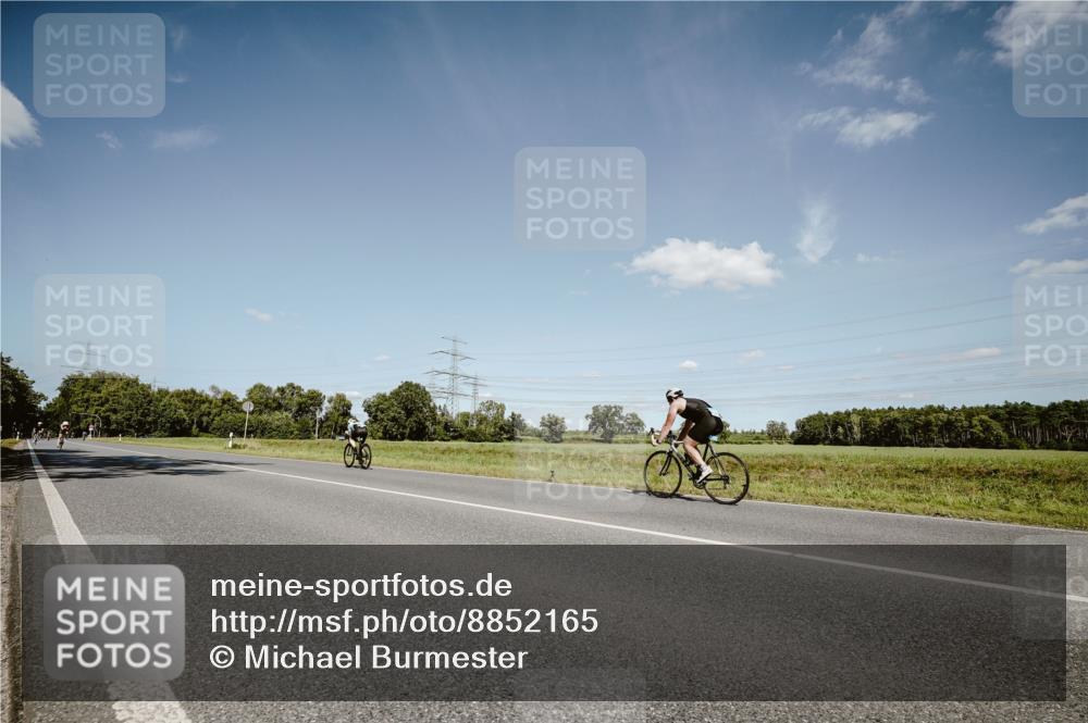 07.09.2025 - 19. Norderstedt Triathlon Michael Burmester http://msf.ph/oto/8852165 07.09.2025 14:32:47 Radfahren 382, 999 meine-sportfotos.de