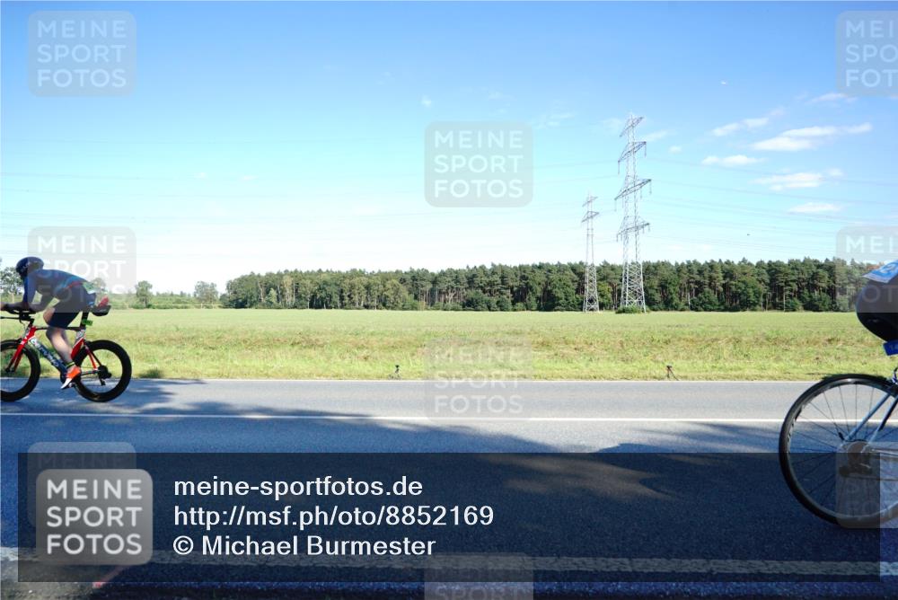 07.09.2025 - 19. Norderstedt Triathlon Michael Burmester http://msf.ph/oto/8852169 07.09.2025 15:50:05 Radfahren 1424 meine-sportfotos.de