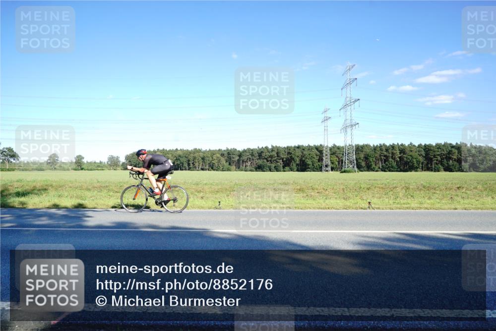 07.09.2025 - 19. Norderstedt Triathlon Michael Burmester http://msf.ph/oto/8852176 07.09.2025 15:50:08 Radfahren 403, 1068, 1424 meine-sportfotos.de