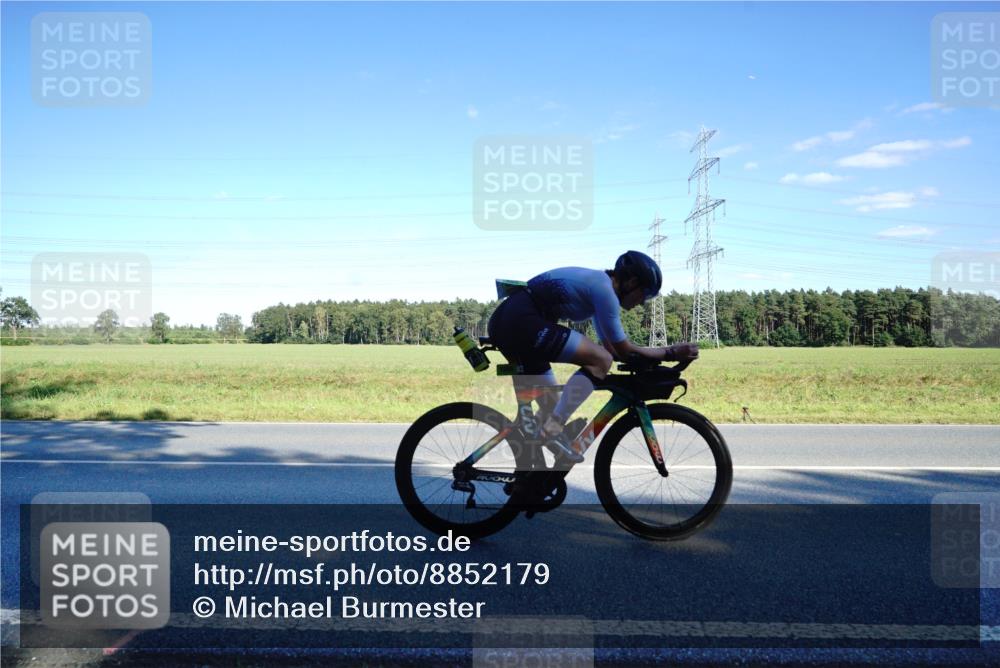 07.09.2025 - 19. Norderstedt Triathlon Michael Burmester http://msf.ph/oto/8852179 07.09.2025 15:50:08 Radfahren 403, 1068, 1424 meine-sportfotos.de