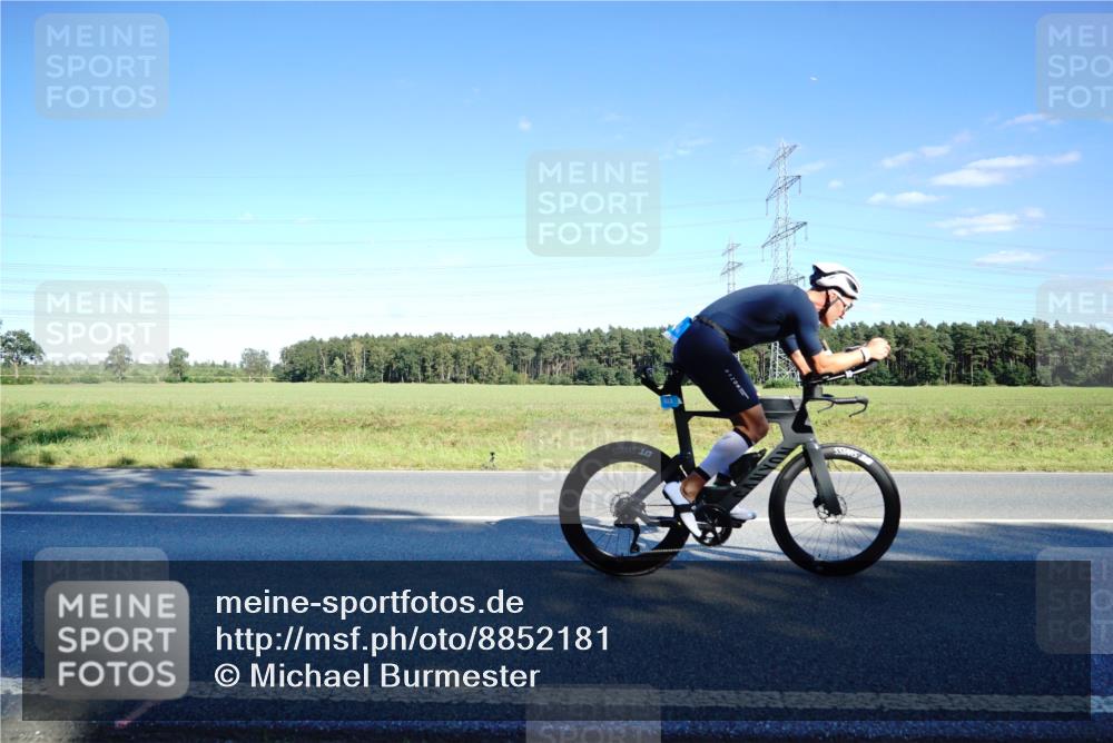 07.09.2025 - 19. Norderstedt Triathlon Michael Burmester http://msf.ph/oto/8852181 07.09.2025 15:50:09 Radfahren 403, 1068, 1424 meine-sportfotos.de