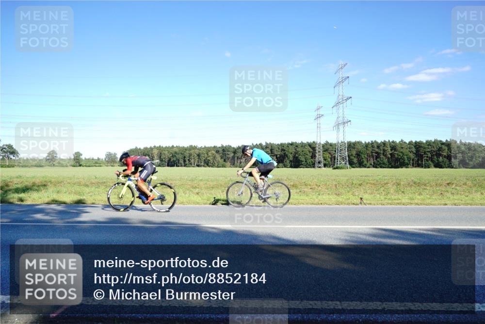 07.09.2025 - 19. Norderstedt Triathlon Michael Burmester http://msf.ph/oto/8852184 07.09.2025 15:50:12 Radfahren 403, 893, 1068, 1626 meine-sportfotos.de