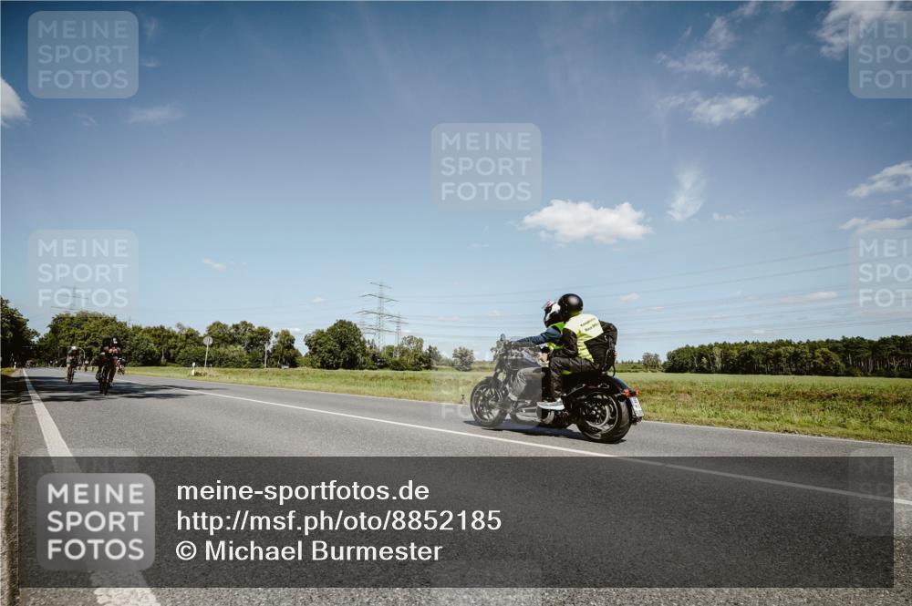 07.09.2025 - 19. Norderstedt Triathlon Michael Burmester http://msf.ph/oto/8852185 07.09.2025 14:32:55 Radfahren 983, 1025, 1508 meine-sportfotos.de