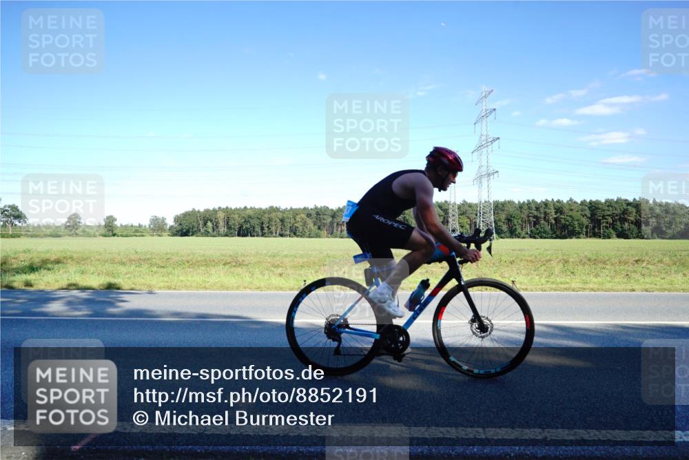 07.09.2025 - 19. Norderstedt Triathlon Michael Burmester http://msf.ph/oto/8852191 07.09.2025 15:50:14 Radfahren 893, 894, 1526, 1626 meine-sportfotos.de