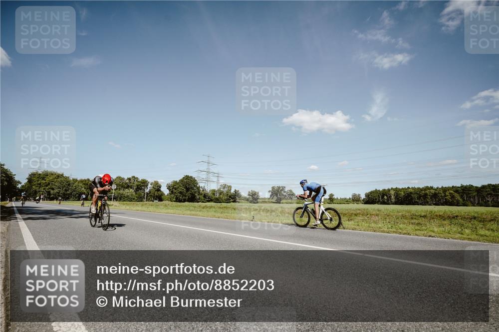 07.09.2025 - 19. Norderstedt Triathlon Michael Burmester http://msf.ph/oto/8852203 07.09.2025 14:33:04 Radfahren 880, 911 meine-sportfotos.de