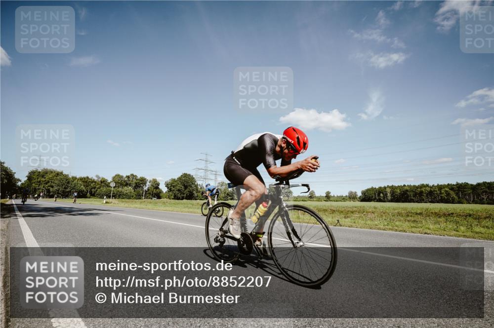 07.09.2025 - 19. Norderstedt Triathlon Michael Burmester http://msf.ph/oto/8852207 07.09.2025 14:33:04 Radfahren 880, 911 meine-sportfotos.de