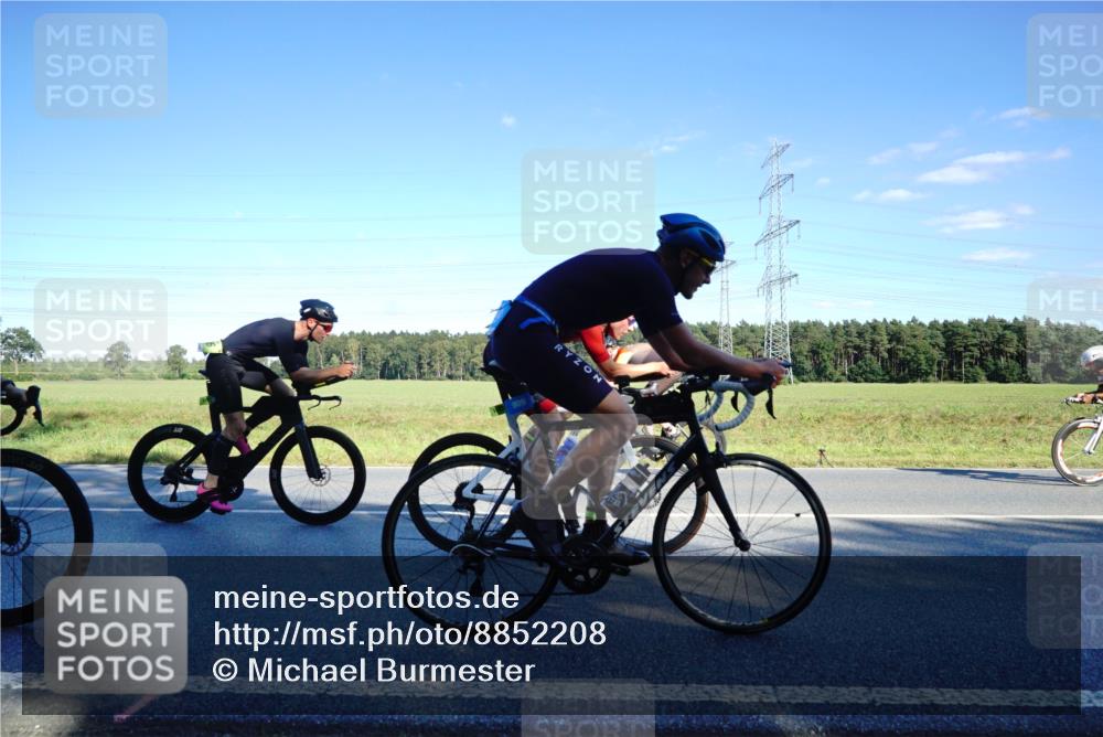 07.09.2025 - 19. Norderstedt Triathlon Michael Burmester http://msf.ph/oto/8852208 07.09.2025 15:50:22 Radfahren 371, 380, 397, 506, 513, 541, 885, 909, 1059, 1572, 1594 meine-sportfotos.de