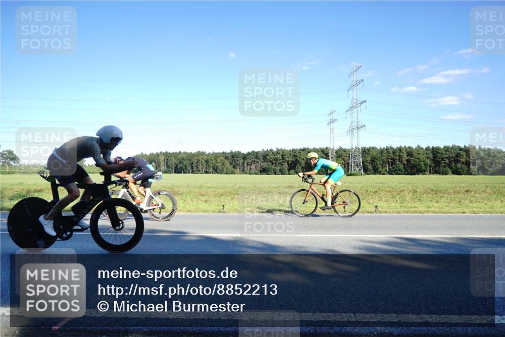 07.09.2025 - 19. Norderstedt Triathlon Michael Burmester http://msf.ph/oto/8852213 07.09.2025 15:50:24 Radfahren 371, 506, 513, 541, 868, 885, 909, 1059, 1522, 1572, 1594 meine-sportfotos.de